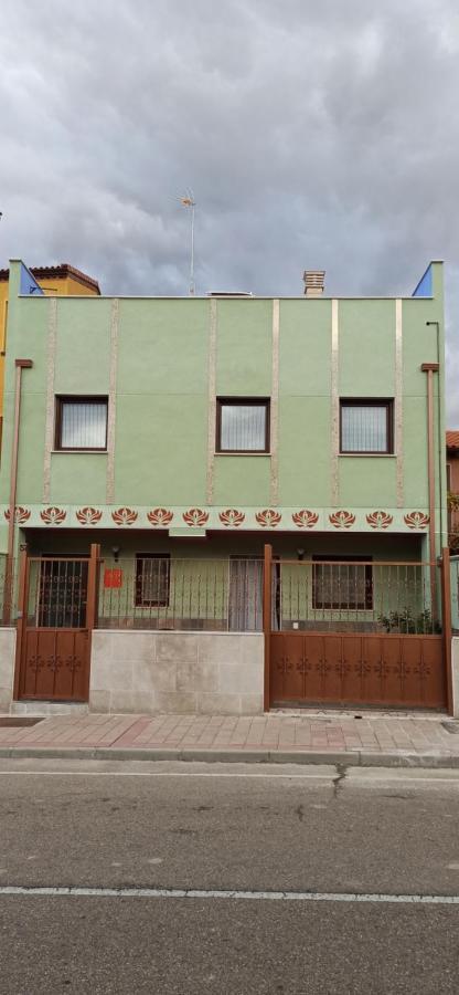 Apartamentos Turisticos Las 3 Golondrinas Penafiel Luaran gambar