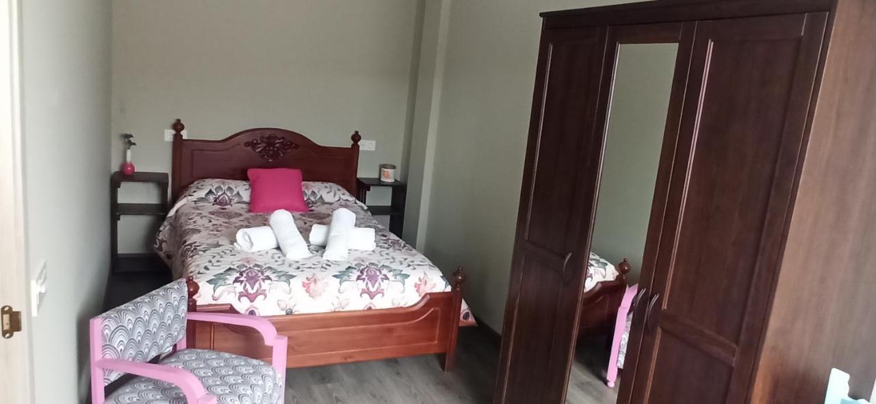 Apartamentos Turisticos Las 3 Golondrinas Penafiel Luaran gambar